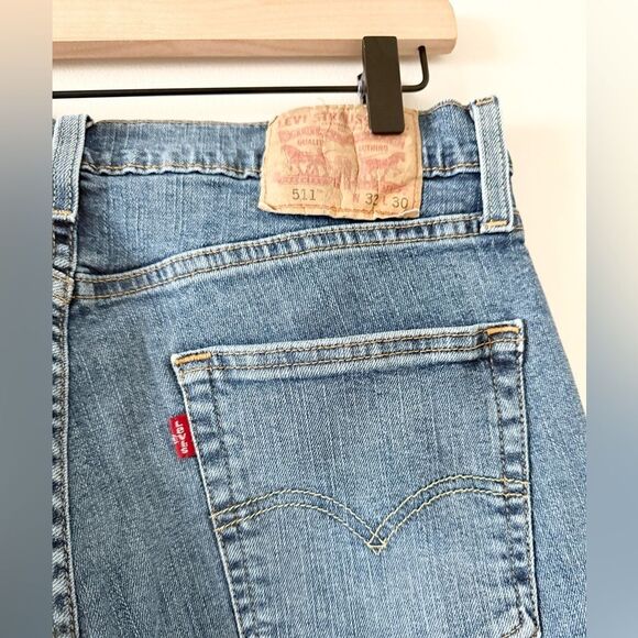 Levi's Straight Leg 511 in Medium Wash - Size 32 X 30 - Picture 3 of 6